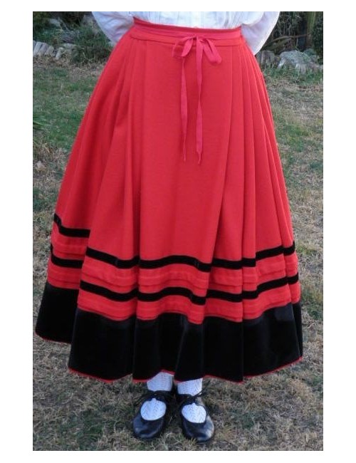 Falda tradicional gallega confeccionada con paño de lana, terciopelo y tejido de algodón.